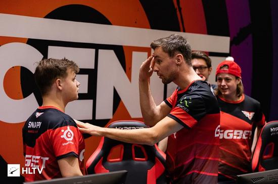 炉石传说新卡背设计揭晓 风暴英雄元素再现